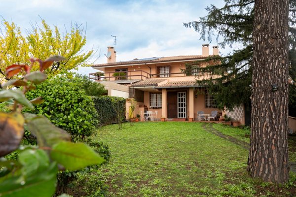 casa indipendente in vendita a Formello