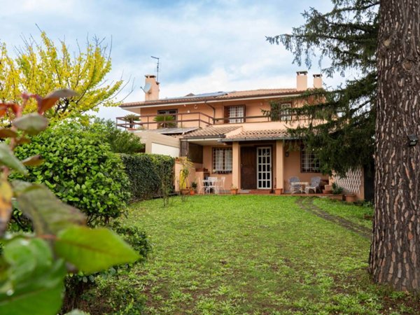 casa indipendente in vendita a Formello
