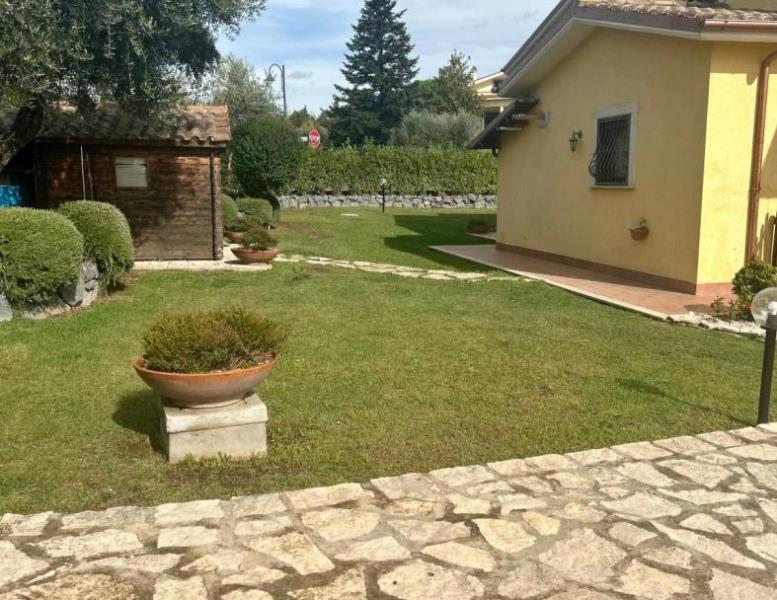 casa indipendente in vendita a Formello