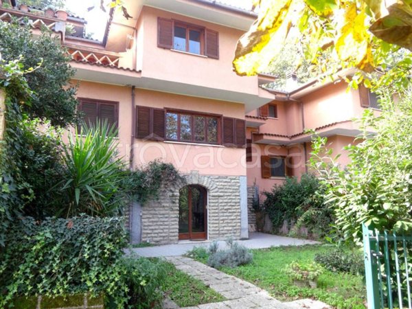 casa indipendente in vendita a Formello in zona Le Rughe