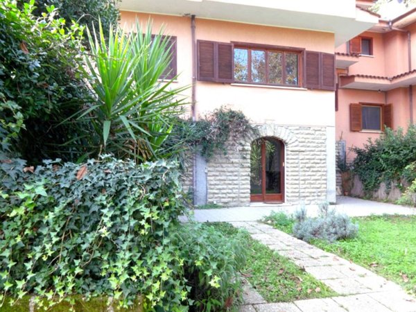 casa indipendente in vendita a Formello in zona Le Rughe