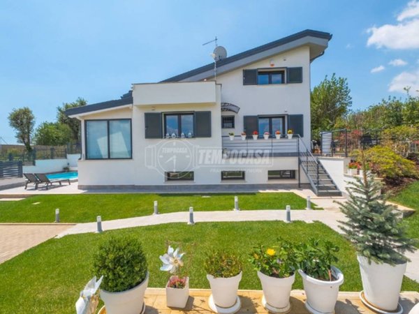 casa indipendente in vendita a Formello