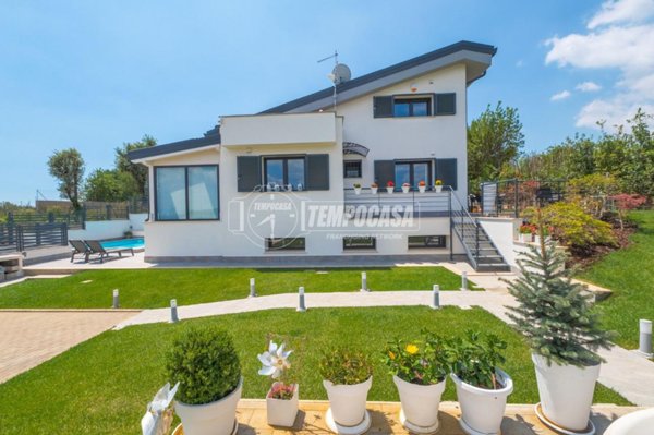 casa indipendente in vendita a Formello