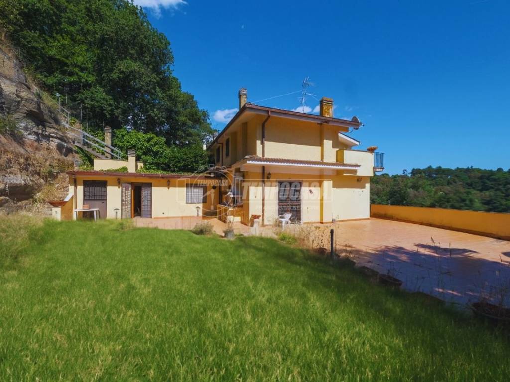 casa indipendente in vendita a Formello in zona Le Rughe
