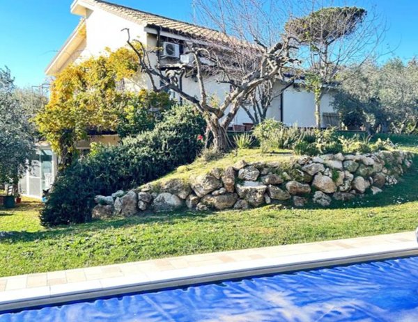casa indipendente in vendita a Formello