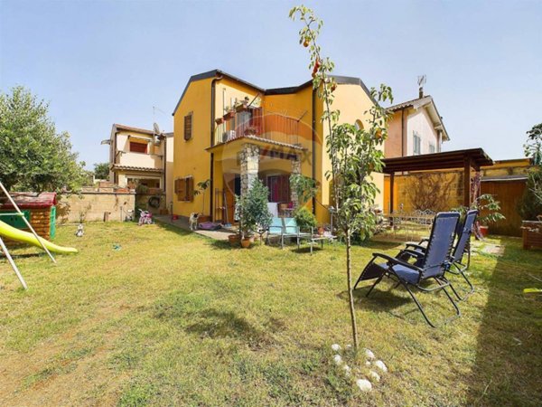 casa indipendente in vendita a Formello
