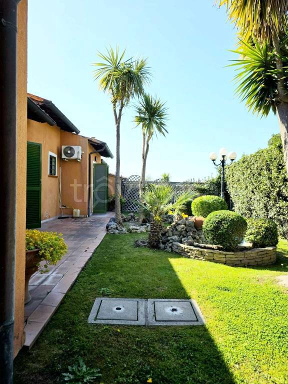 casa indipendente in vendita a Formello in zona Le Rughe