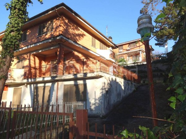 casa indipendente in vendita a Formello in zona Le Rughe