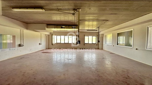 locale commerciale in vendita a Formello