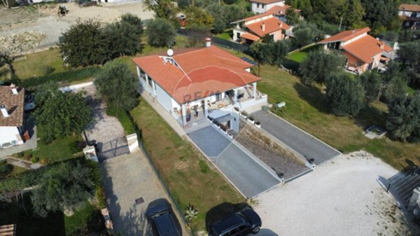 casa indipendente in vendita a Formello