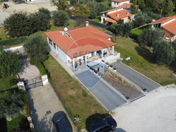 casa indipendente in vendita a Formello