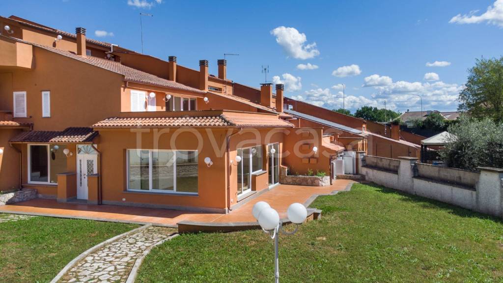 appartamento in vendita a Formello in zona Le Rughe