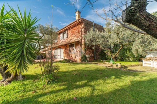 casa indipendente in vendita a Formello