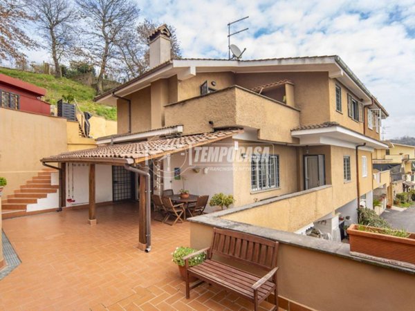 casa indipendente in vendita a Formello in zona Le Rughe