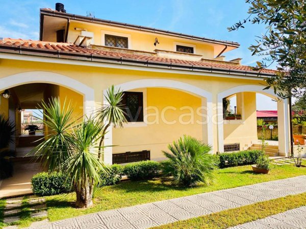 casa indipendente in vendita a Formello