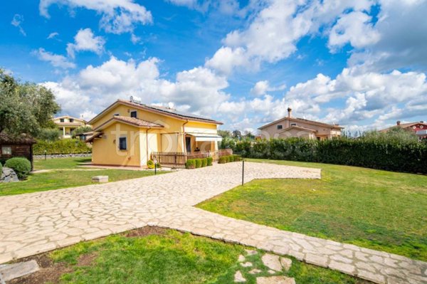 casa indipendente in vendita a Formello