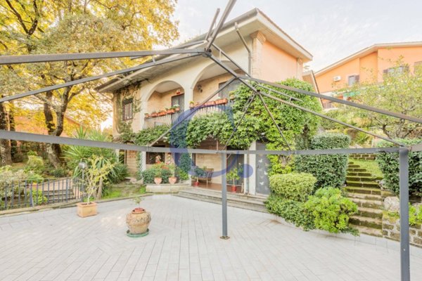 casa indipendente in vendita a Formello in zona Le Rughe