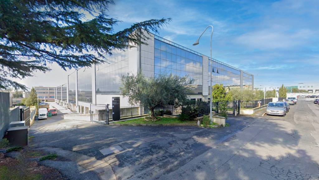 locale commerciale in vendita a Formello