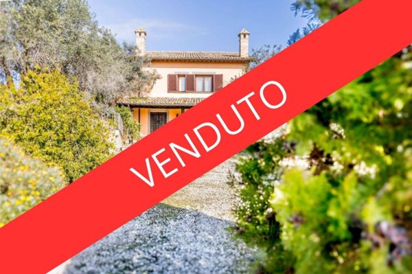 casa indipendente in vendita a Formello