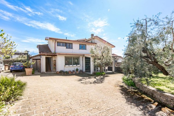 casa indipendente in vendita a Formello