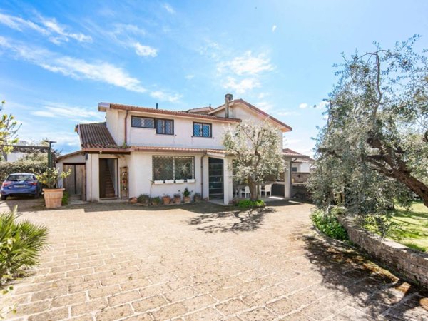 casa indipendente in vendita a Formello