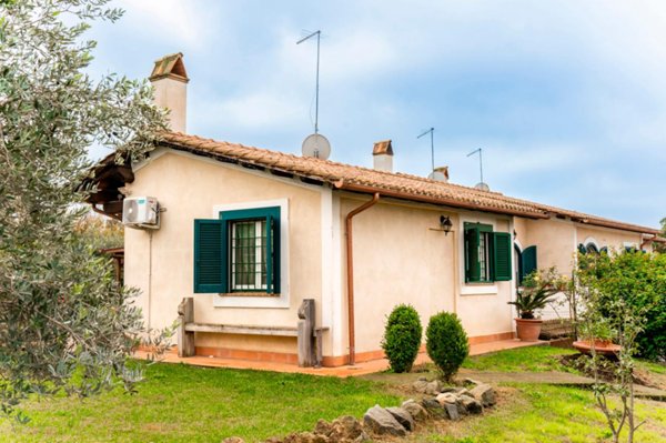 casa indipendente in vendita a Formello