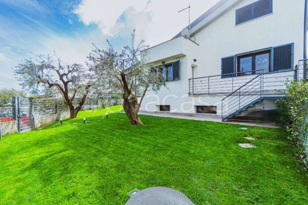 casa indipendente in vendita a Formello