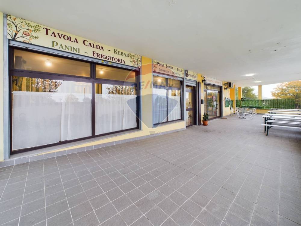 locale commerciale in vendita a Formello