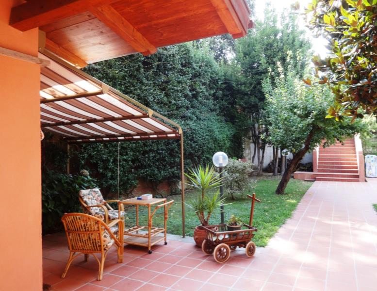 casa indipendente in vendita a Formello in zona Le Rughe