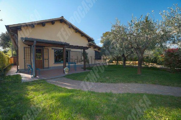 casa indipendente in vendita a Formello