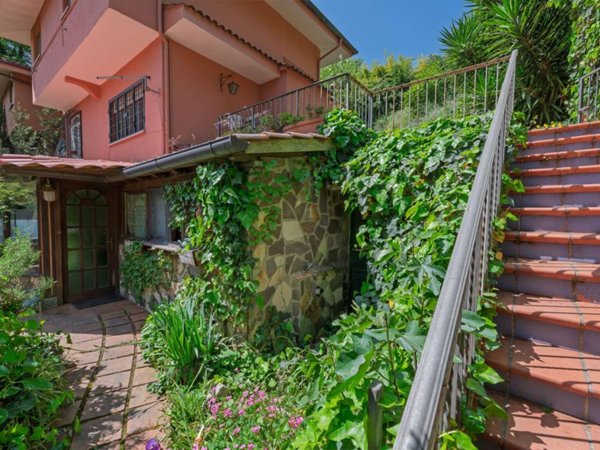 casa indipendente in vendita a Formello in zona Le Rughe