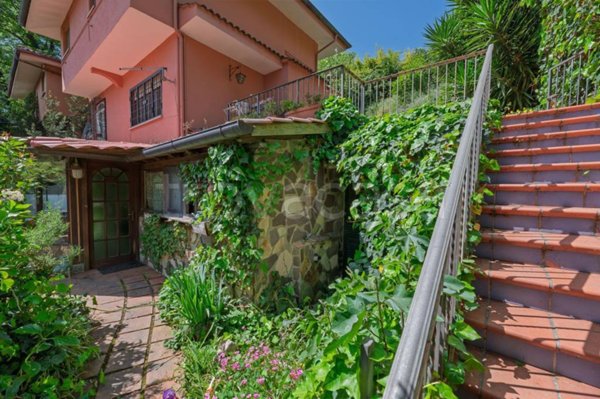 casa indipendente in vendita a Formello in zona Le Rughe