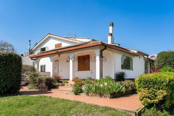casa indipendente in vendita a Formello