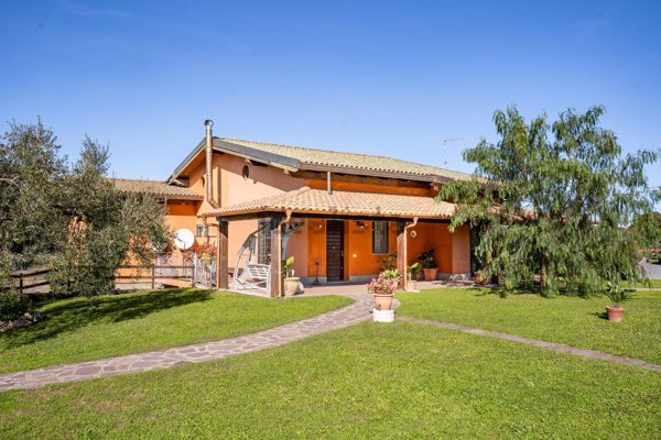 casa indipendente in vendita a Formello