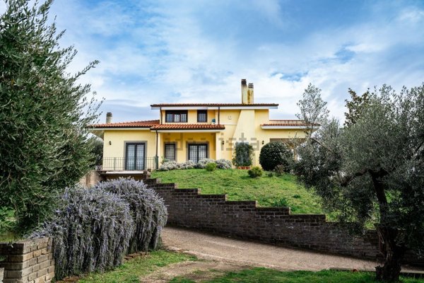 casa indipendente in vendita a Formello
