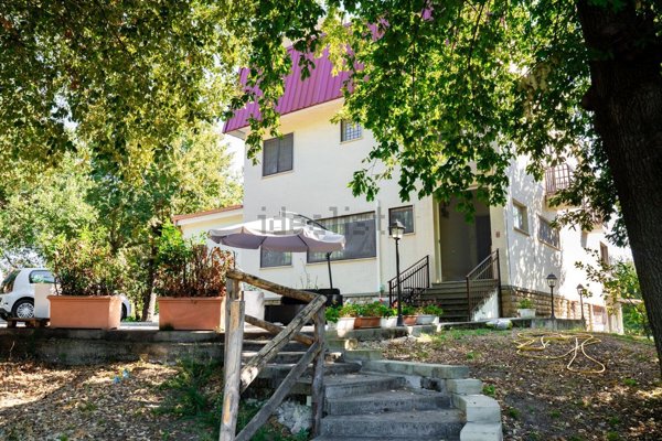 casa indipendente in vendita a Formello