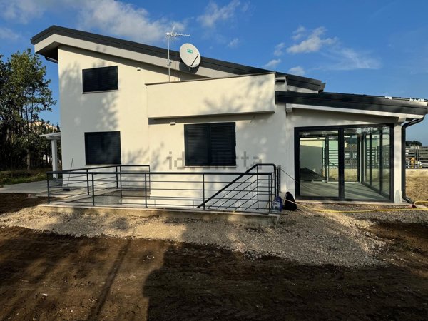 casa indipendente in vendita a Formello