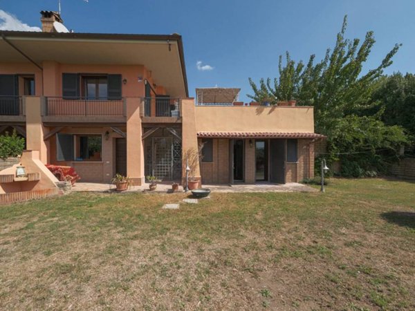 casa indipendente in vendita a Formello