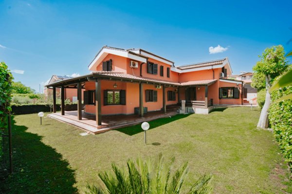 casa indipendente in vendita a Formello