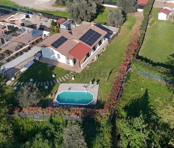 casa indipendente in vendita a Formello