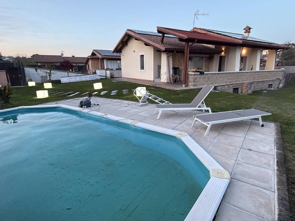 casa indipendente in vendita a Formello