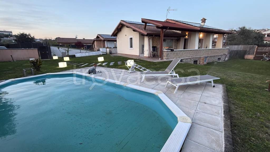 casa indipendente in vendita a Formello