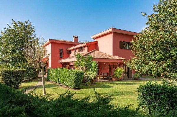 casa indipendente in vendita a Formello