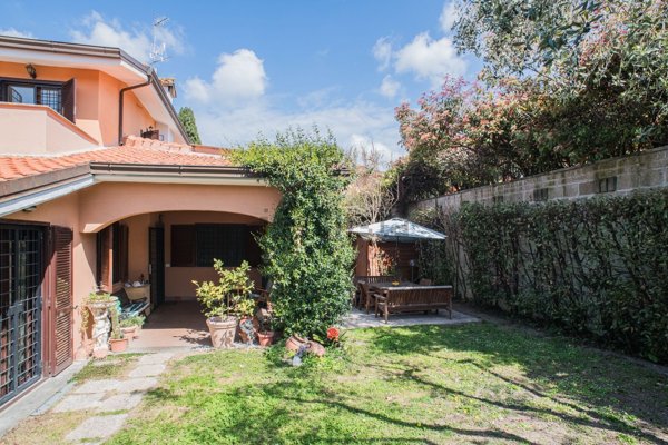 casa indipendente in vendita a Formello in zona Le Rughe