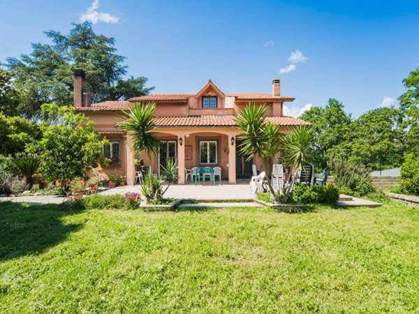 casa indipendente in vendita a Formello