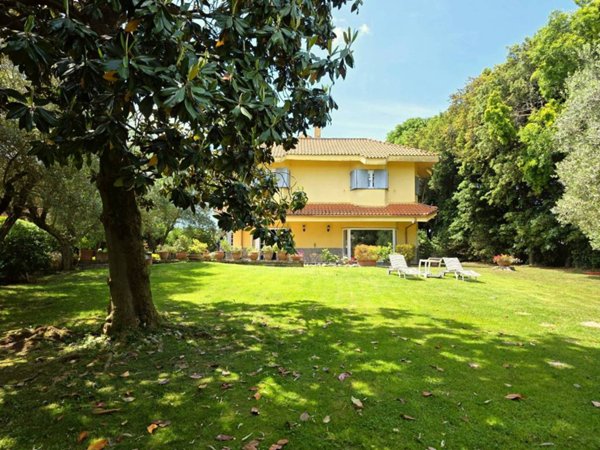 casa indipendente in vendita a Formello
