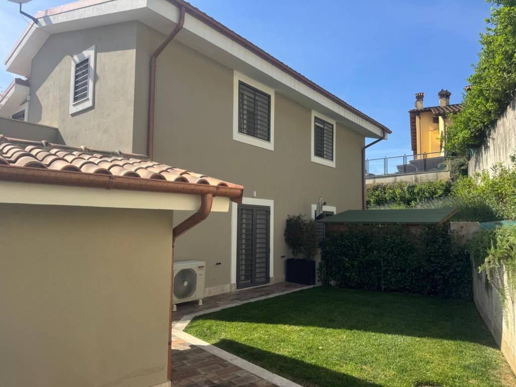 casa indipendente in vendita a Formello