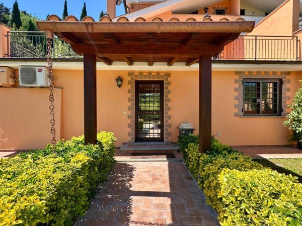 casa indipendente in vendita a Formello
