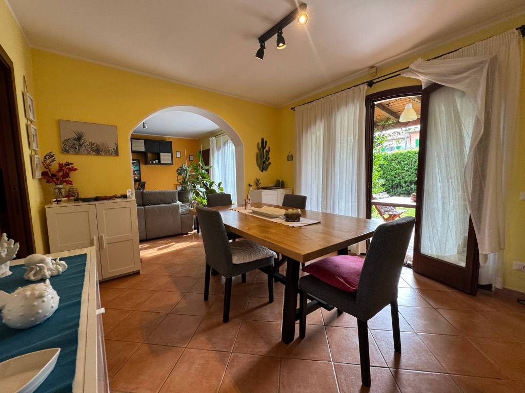 casa indipendente in vendita a Formello in zona Le Rughe