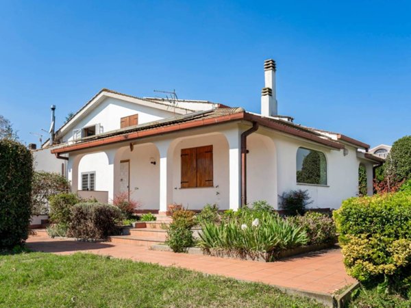 casa indipendente in vendita a Formello